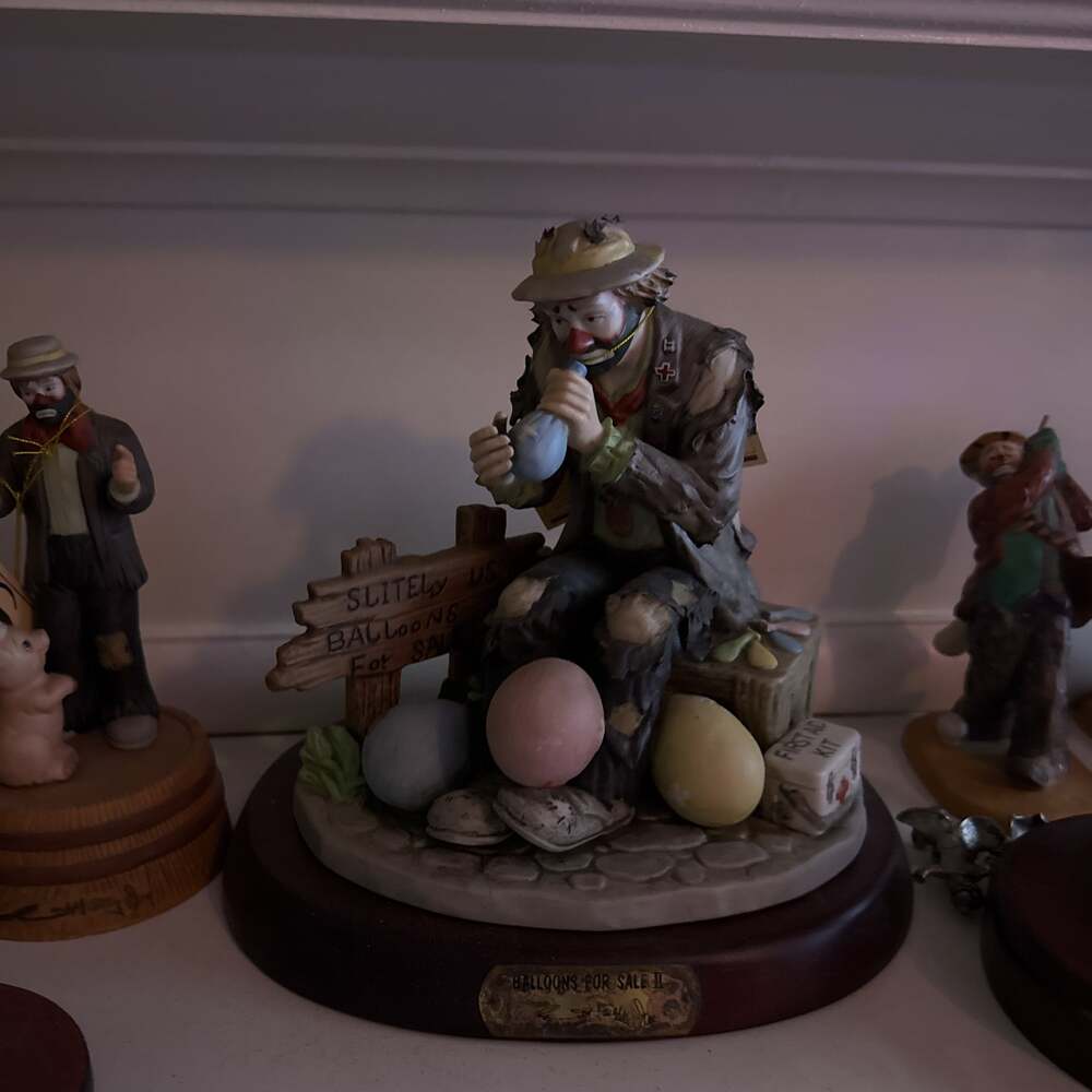 Emmett Kelly Clown "Balloons for Sale ll" Limited Edition, w/Base And Box EUC